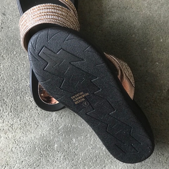 1 Left! Italina CHAMPAGNE Toe Bling Wedge SANDAL - Picture 5 of 9